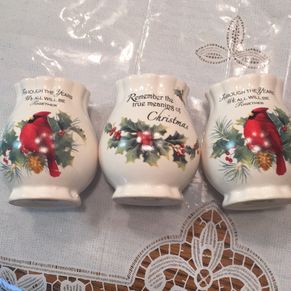 Vintage Xmas -2 Salt shakers & 1 Pepper